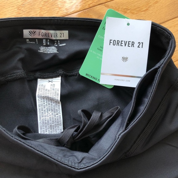 Mesh Panel Key Pocket Leggings - Picture 3 of 3